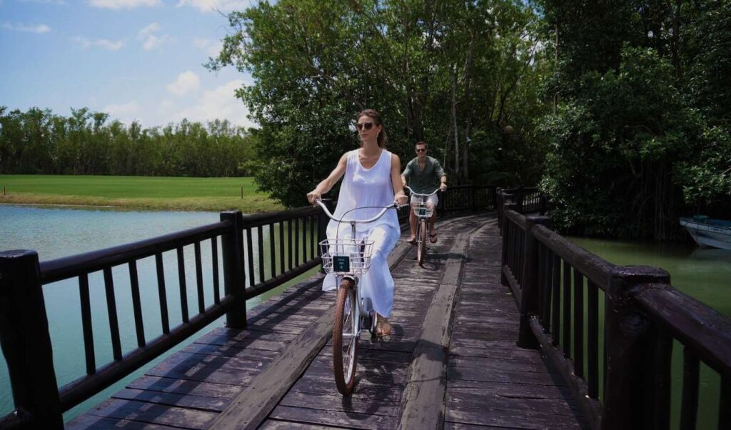 Pareja Bicicleta, Resort de Lujo, Banyan Tree Mayakoba